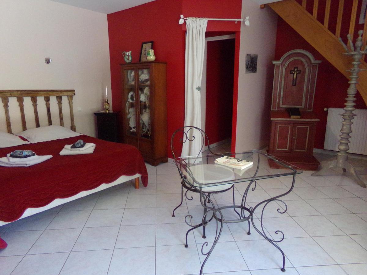 Chambres Et Table D'Hotes, Maisonnettes Individuelles Dans Propriete Privee Vezinnes ภายนอก รูปภาพ
