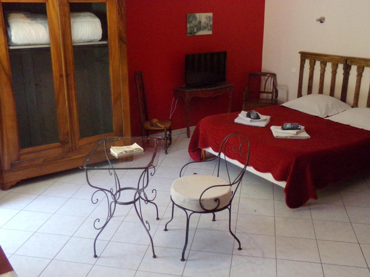 Chambres Et Table D'Hotes, Maisonnettes Individuelles Dans Propriete Privee Vezinnes ภายนอก รูปภาพ