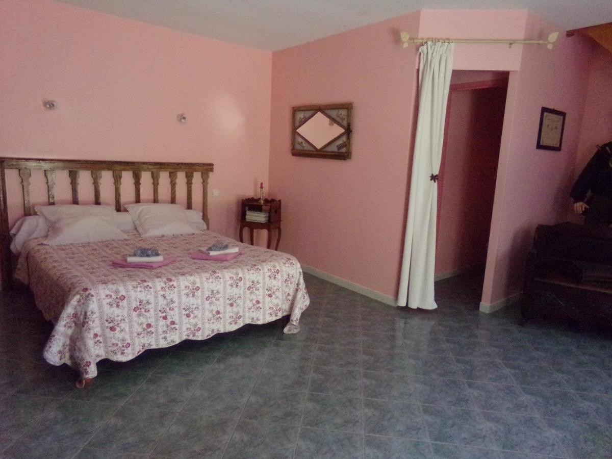 Chambres Et Table D'Hotes, Maisonnettes Individuelles Dans Propriete Privee Vezinnes ภายนอก รูปภาพ