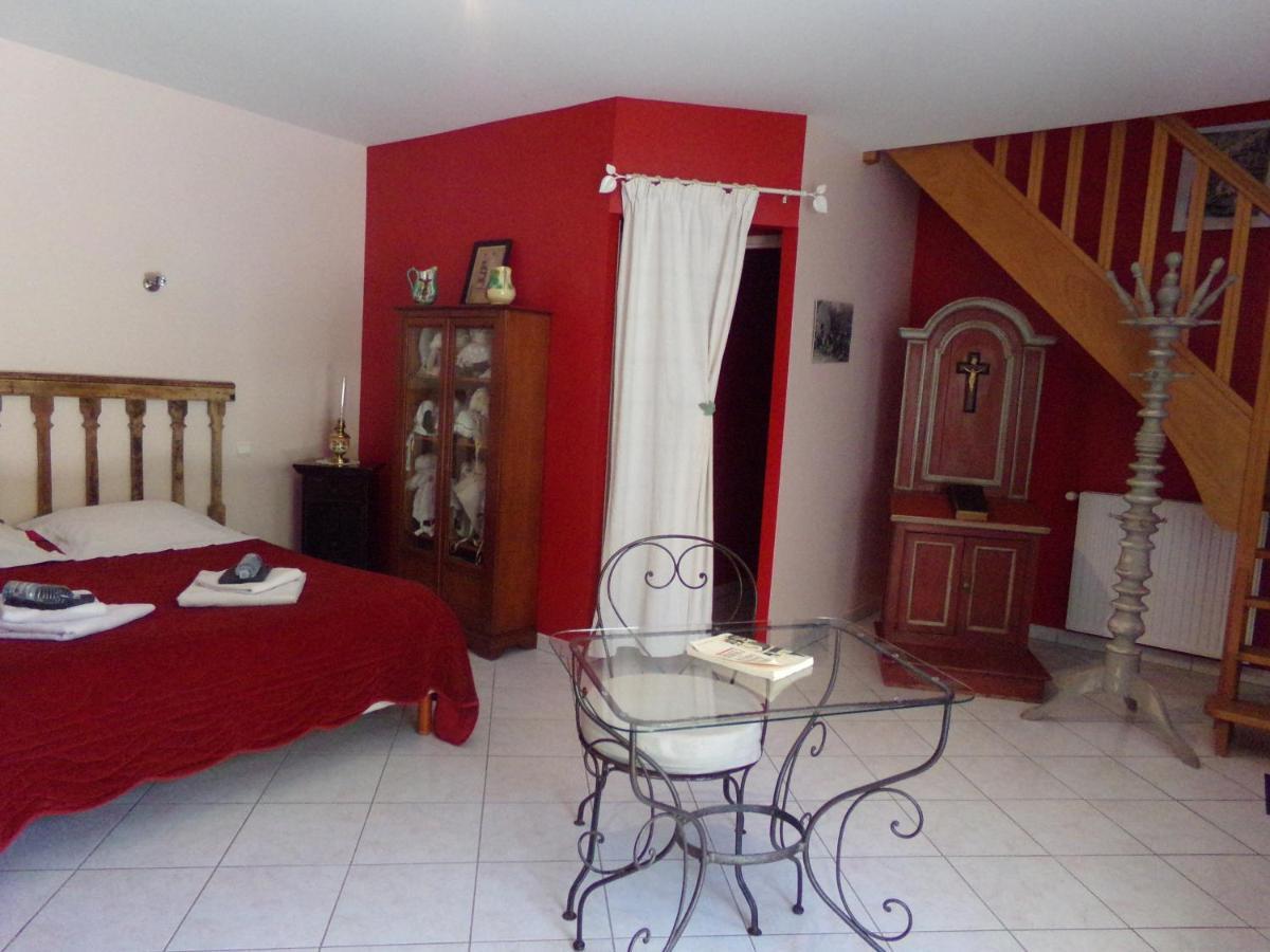 Chambres Et Table D'Hotes, Maisonnettes Individuelles Dans Propriete Privee Vezinnes ภายนอก รูปภาพ
