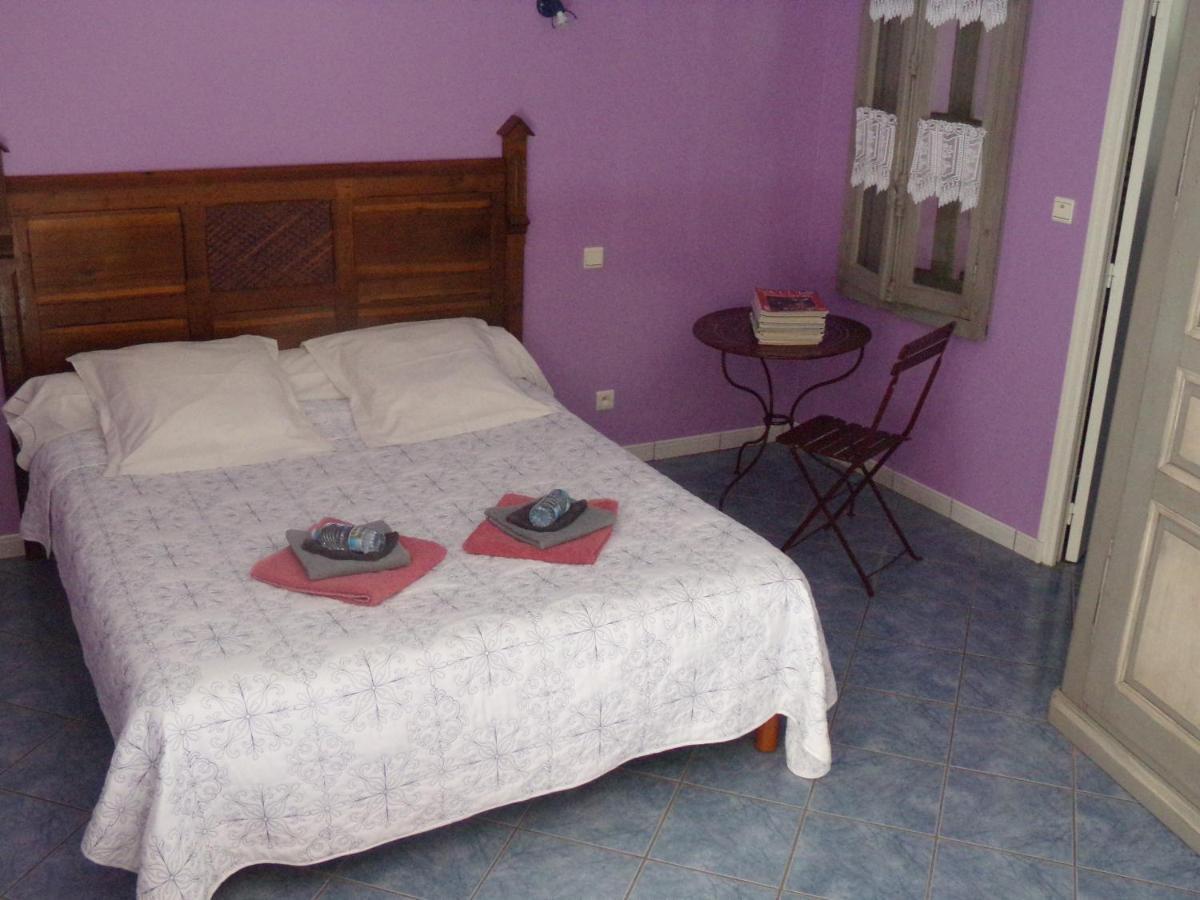 Chambres Et Table D'Hotes, Maisonnettes Individuelles Dans Propriete Privee Vezinnes ภายนอก รูปภาพ