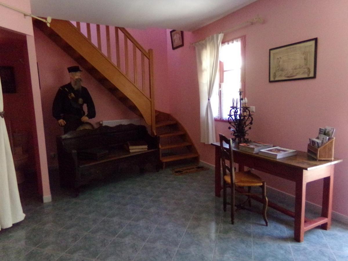 Chambres Et Table D'Hotes, Maisonnettes Individuelles Dans Propriete Privee Vezinnes ภายนอก รูปภาพ