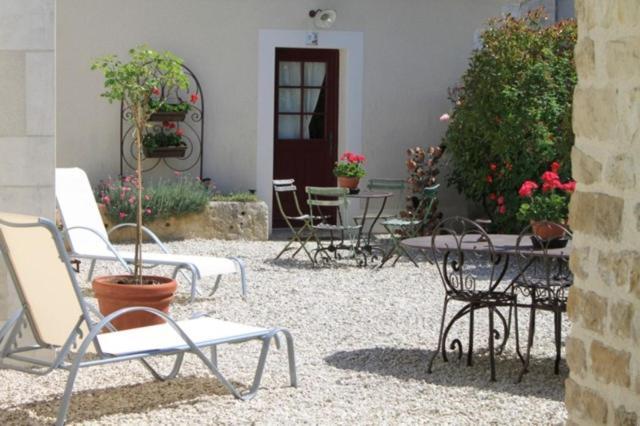 Chambres Et Table D'Hotes, Maisonnettes Individuelles Dans Propriete Privee Vezinnes ภายนอก รูปภาพ