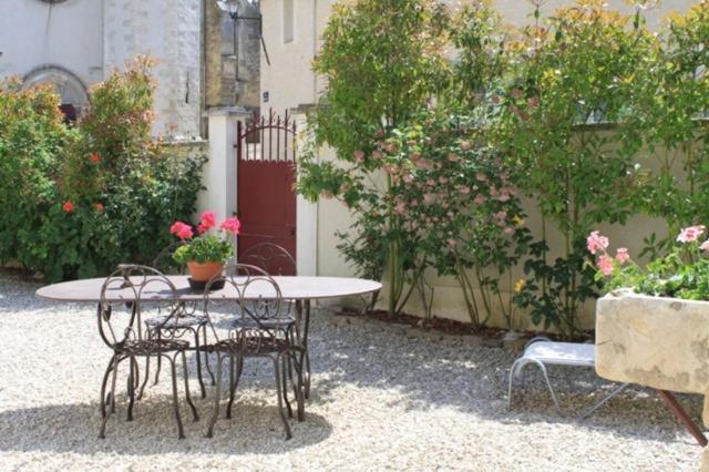 Chambres Et Table D'Hotes, Maisonnettes Individuelles Dans Propriete Privee Vezinnes ภายนอก รูปภาพ